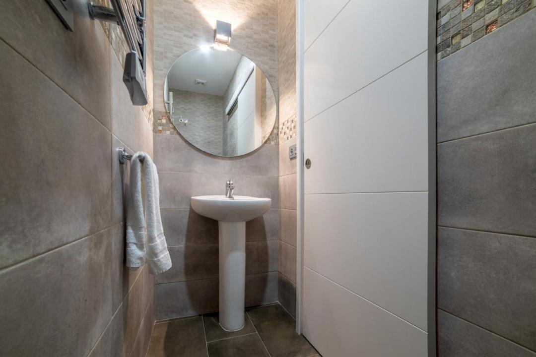 2 Bedrooms 1.5 Bathrooms Furnished - Justicia - Refurbished - Mintystay Madrid Exterior photo